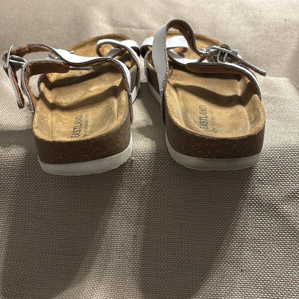Eastland Tiogo Leather Toe Ring Sandals - Picture 8 of 9